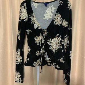 Aeropostale long sleeve floral top w/ flattering waist line and lace up cleavage